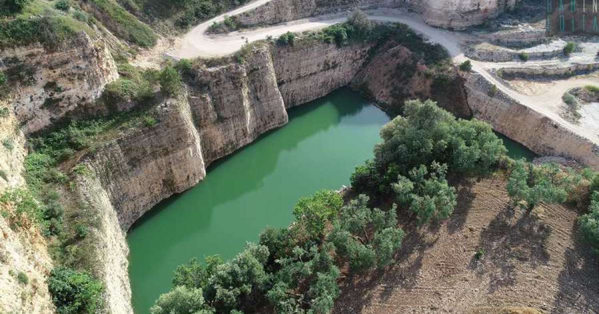 La Bari che non ti aspetti: in una cava al confine con Bitritto c'� un lago nascosto
